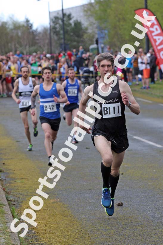 Senior mens relay, Elswick Good Friday Road Races. Photo: David T. Hewitson/Sports for All Pics